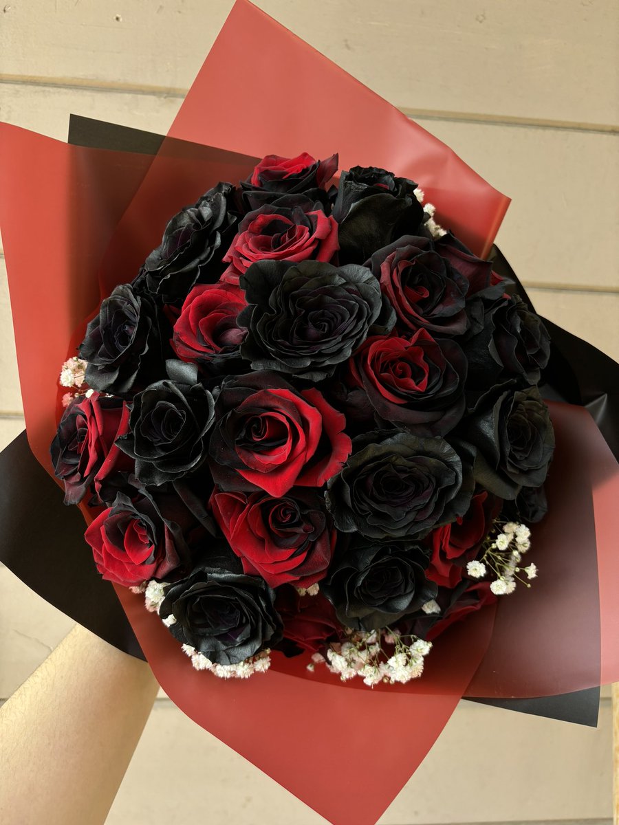 nazghoulll's tweet image. uhhhh valentine’s is coming up or whateva. hmu hmu