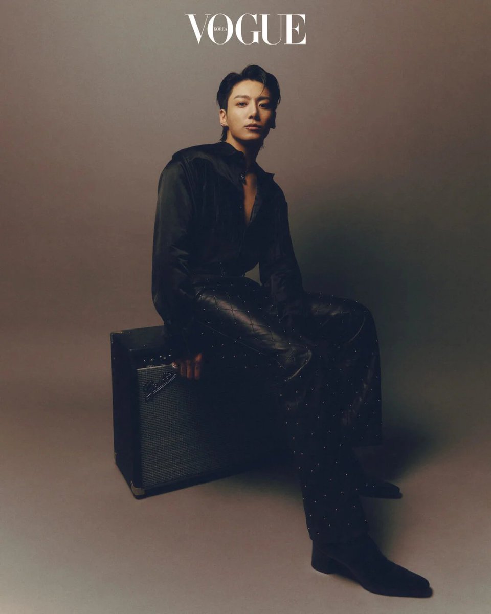 Jung Kook captures the freewheeling mood of the 1960s with fringes and leather. Fringe detailed sheer shirt, Martine Rose at 10 Coso Como Seoul. Gold studded leather pants, Ernest W. Baker at 10 Corso Como Seoul. Necklace, Panache Chasunyoung.