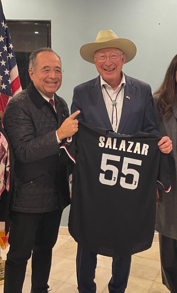 TorosDeTijuana's tweet photo. ¡Bienvenido a Tijuana amigo Embajador @USAmbMex Ken Salazar! ¡Nuestro ciudad y nuestro estadio siempre serán su casa! #TorosAquí🐃♥️ https://t.co/fJ4NttB0AB