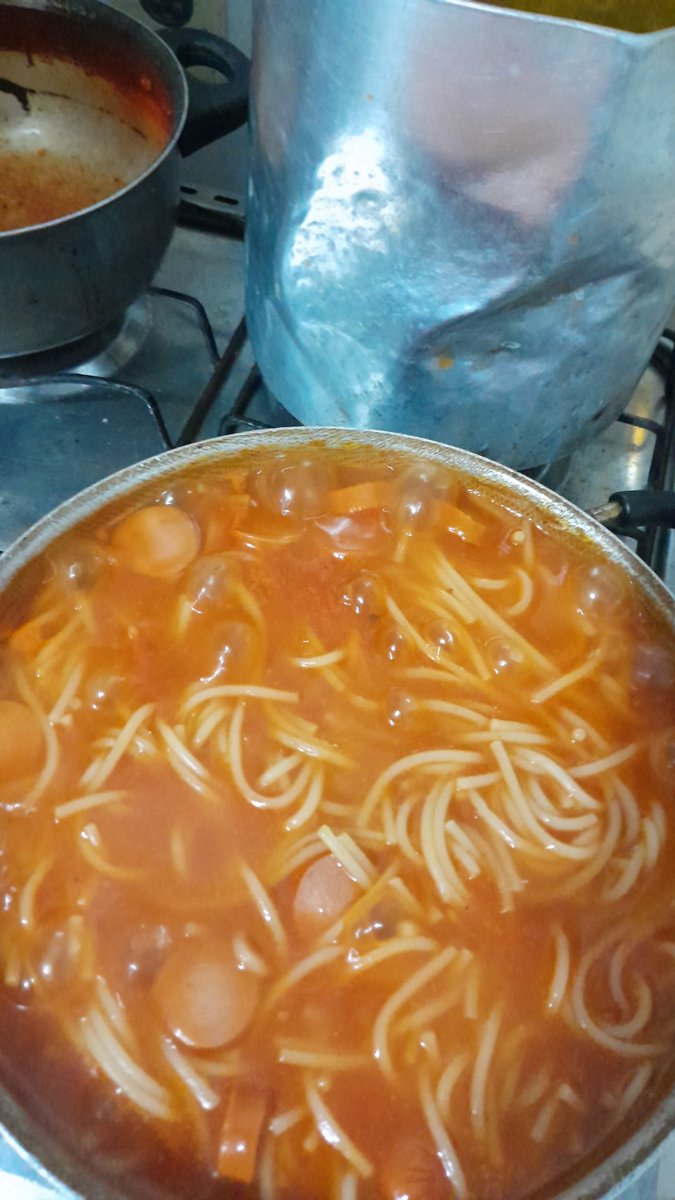 WillianKapo's tweet photo. Macarrrones com salsicha 🍝 
Juntinhas Onn 🍽🔛 https://t.co/7oiVPo0bzw