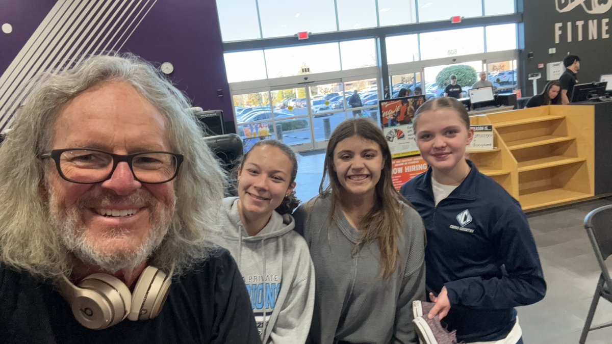 CoachJim1024's tweet photo. #nccssightings at @crunch.acworth this evening - some of the NCCS ladies track team (Anna, Jessica, and Sarah) stopped by during their workout to say hello! Always inspiring to see young people focusing on health and fitness! 💪🏻🏃🏼♀️
#crunchtv #crunchacworth #bitner2024 https://t.co/fuAeAx1OnO