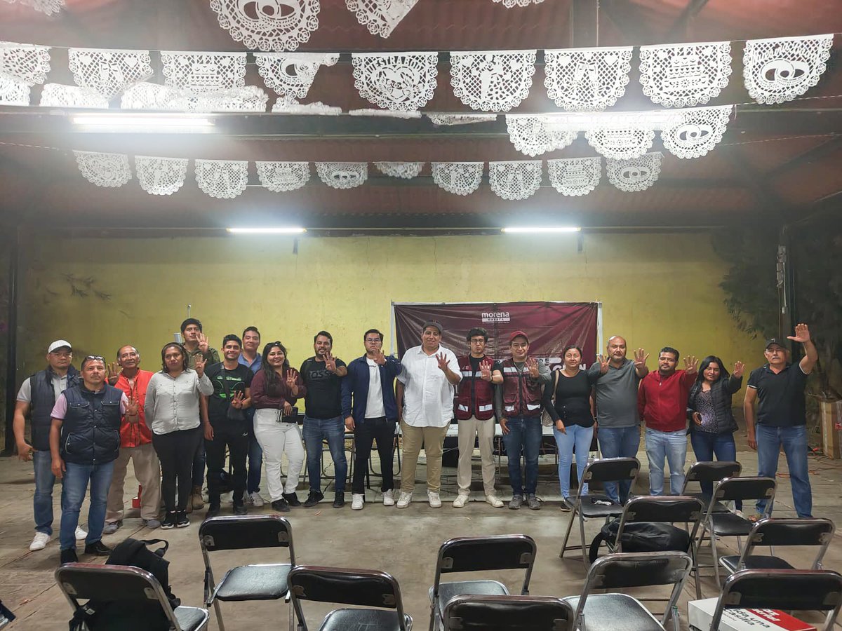 EmmanuelNj03's tweet photo. Terminamos el día con nuestras capacitaciones en San Lucas #Ojitlán, San Felipe #JalapaDeDíaz y #SantaLucía del Camino.

¡Reafirmamos nuestro compromiso por defender el voto en cada región del estado! https://t.co/9OiUjaHY3N