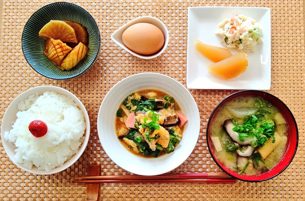 miimiikitchen's tweet photo. #おうちごはん #昼御飯 #料理
#菜の花 #椎茸 #大根 #イカ 
#ポテサラ #数の子 #卵 #梅干
#蒲鉾 #卵とじ #味噌汁 #炊きもの
#ごはん #美味しい ❤️✨ https://t.co/USa5rcNvka