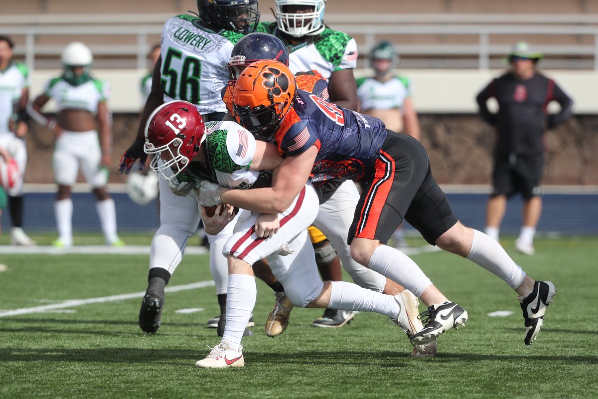 andrewstaples99's tweet photo. Hawaii was an experience I will truly never forget! Great time with great people. 
Here are some highlights from the tiki bowl. 
Andrew Staples #99 
@PrepRedzoneMN @CoachSchrenk @NWahlScouting @OJW_Scouting @HawaiiTikiBowl https://t.co/lEcqzNDgDQ