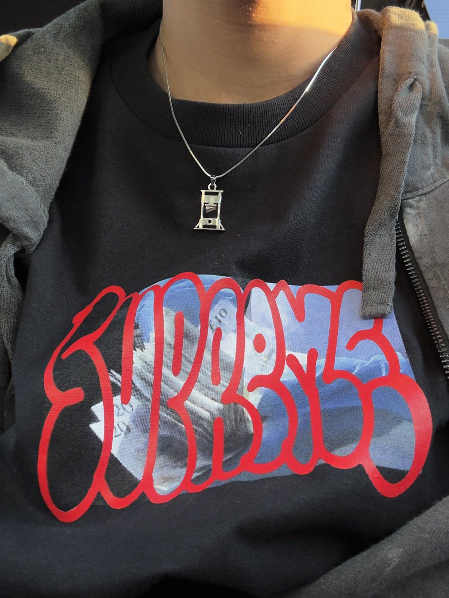 off_______miles's tweet image. 