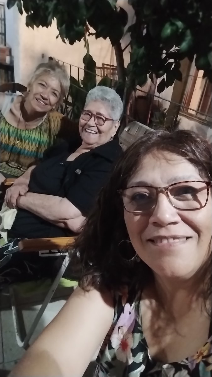 VirSam72's tweet photo. Con ellas siempre,mi madre y hermana maro Luly . Las amo❤️ https://t.co/sH5HO2JJqJ