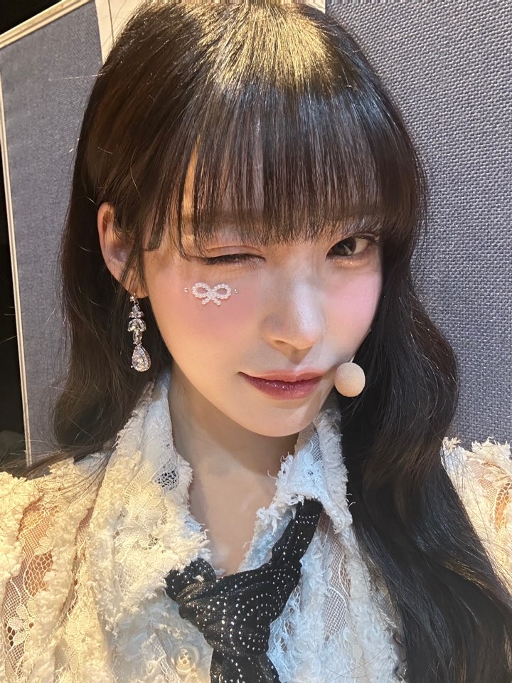 member_classy's tweet photo. [#형서] 

금요일은~~~~~~
클라씨와 함께❄☃

#CLASSy #클라씨
#HYUNGSEO https://t.co/4GxNmoqRUa