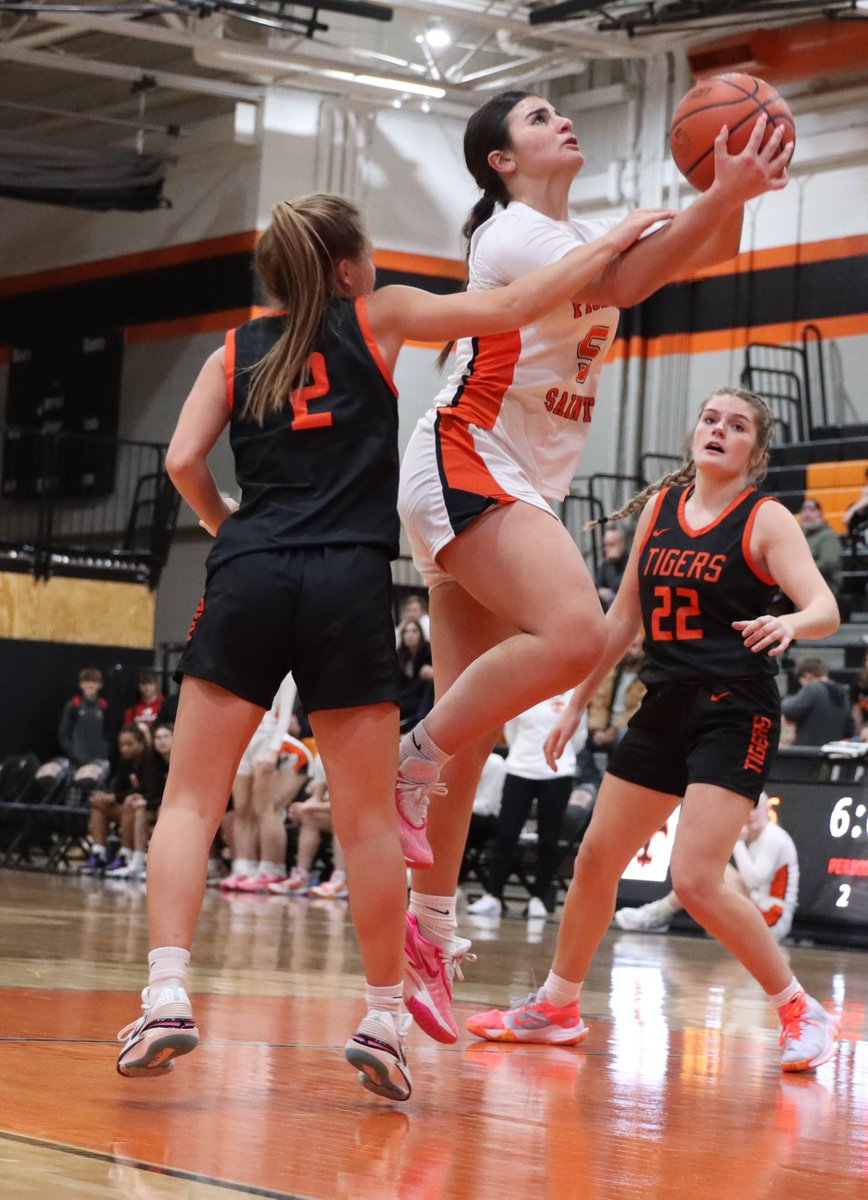 Congrats to <a href="/stcegirlshoops/">St. Charles East Girls Basketball</a> for their victory over <a href="/WWSgirlsbball/">WWS Girls Basketball</a> tonight.  51 to 38.

<a href="/lexi_diorio/">Lexi DiOrio</a> with 14
<a href="/carmensaguilera/">Carmen Aguilera</a> with 12
<a href="/ReedCorinne5/">Corinne Reed</a> with 11
<a href="/sydneyaxelsen/">Sydney Axelsen</a> with 8

#BeTheChange
#HardyStrong

Photo credit <a href="/CeceCall2025/">Cece Call</a>