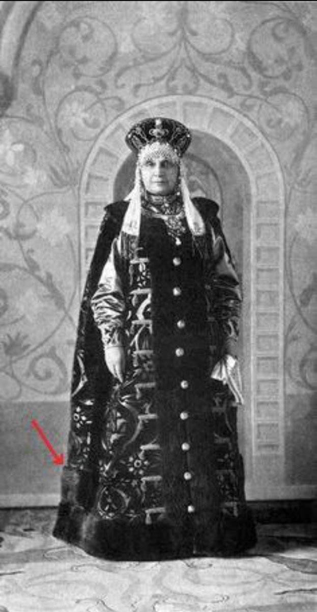 RjNol's tweet photo. What for the former owners was just a coat, for usurpers and parasites it became long formal attire.
#Tartary 
#Giants
#Boyar 
#HiddenSmithsonian https://t.co/xGfupwW16C