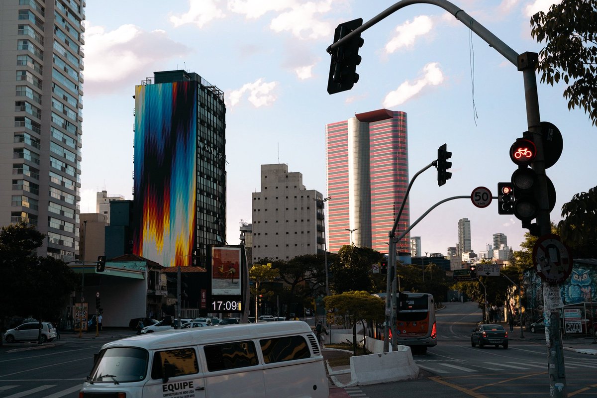 kiko_Mazzoni's tweet photo. #saopaulo
#tomieohtake brilhou a kombi da equipe passou. E o Kiko para pegar a Liz... atrasou.

De bike com uma câmera na mão eu presto atenção.

  Ai eu olho e aperto um botão.

#urbano #Sampa #vaidebike #SP #art #Fotos #fotografia https://t.co/RnlR3gV6WO