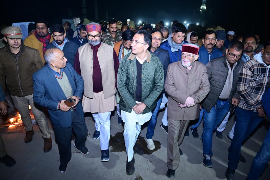 JitinPrasada's tweet photo. जनपद बरेली में कल निर्माणाधीन क़ुतुबखाना पुल का औचक निरीक्षण करके निर्माण की प्रगति की जानकारी ली एवं उपस्थित अधिकारियों को निर्माण में कार्यरत श्रमिकों की सुरक्षा का ध्यान रखते हुए समय सीमा में गुणवत्ता पूर्ण कार्य करने के निर्देश दिए।
#प्रगति_पथ #ConnectingUP
@narendramodi @myogiadityanath @CMOfficeUP @UPGovt @uppwdofficial