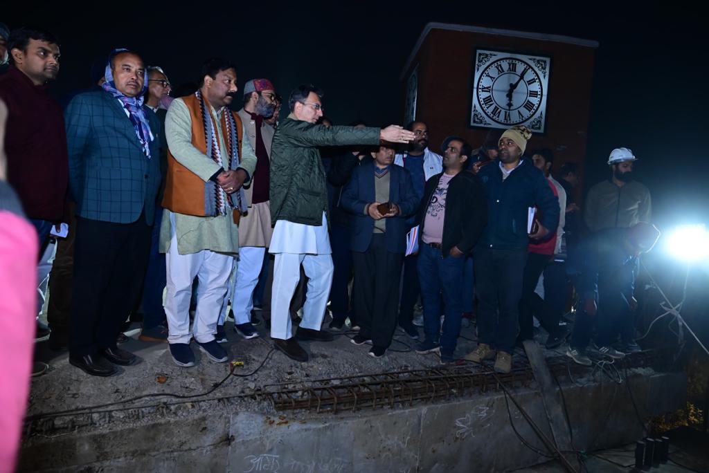 JitinPrasada's tweet photo. जनपद बरेली में कल निर्माणाधीन क़ुतुबखाना पुल का औचक निरीक्षण करके निर्माण की प्रगति की जानकारी ली एवं उपस्थित अधिकारियों को निर्माण में कार्यरत श्रमिकों की सुरक्षा का ध्यान रखते हुए समय सीमा में गुणवत्ता पूर्ण कार्य करने के निर्देश दिए।
#प्रगति_पथ #ConnectingUP
@narendramodi @myogiadityanath @CMOfficeUP @UPGovt @uppwdofficial