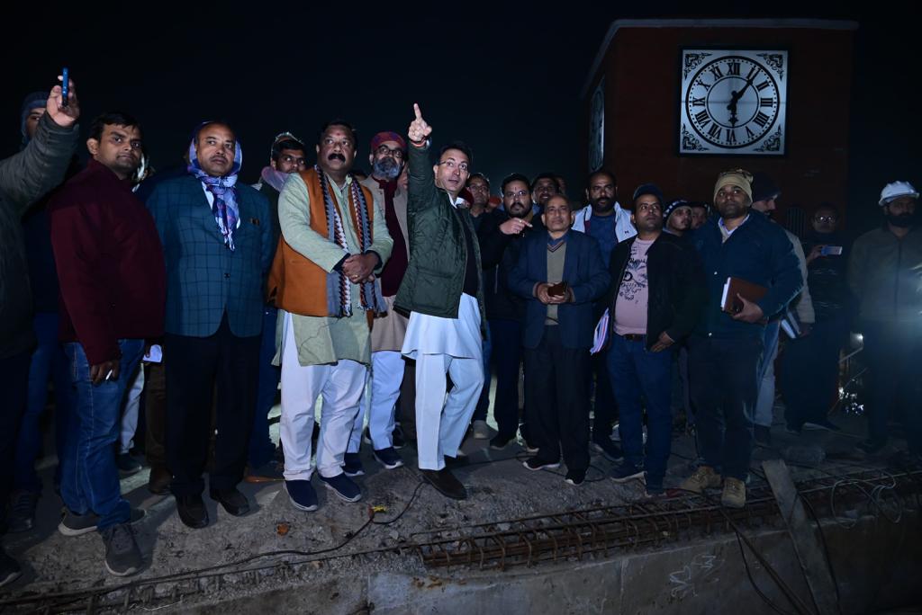 JitinPrasada's tweet photo. जनपद बरेली में कल निर्माणाधीन क़ुतुबखाना पुल का औचक निरीक्षण करके निर्माण की प्रगति की जानकारी ली एवं उपस्थित अधिकारियों को निर्माण में कार्यरत श्रमिकों की सुरक्षा का ध्यान रखते हुए समय सीमा में गुणवत्ता पूर्ण कार्य करने के निर्देश दिए।
#प्रगति_पथ #ConnectingUP
@narendramodi @myogiadityanath @CMOfficeUP @UPGovt @uppwdofficial