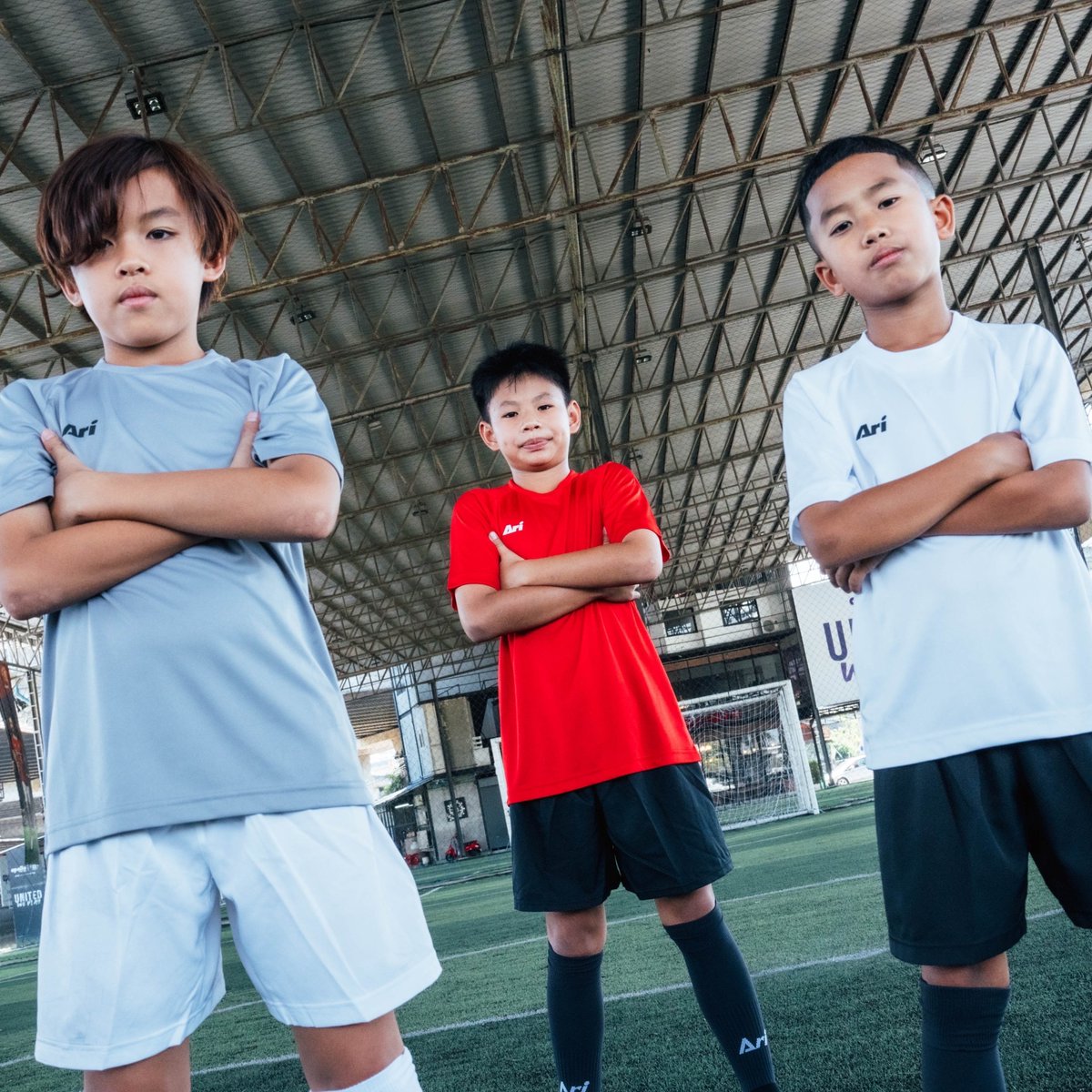 FootballAri's tweet image. #NEW เสื้อฟุตบอลสำหรับเด็ก Ari Kids Essential Team Jersey / Ari Kids Essential 2 Tones Team Jersey - 290 THB

วางจำหน่ายแล้วที่ อาริฟุตบอล ทุกสาขา 
Online Store : arifootballstore.com
Shopee &amp;amp; Lazada : Ari Gear official store

#AriGear #PushingTheBoundaries #Jersey #kids