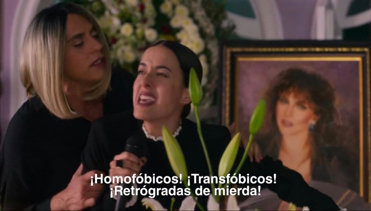 HIPOCRITAS TODOS USTEDES 
¿CUANTOS DE USTEDES NO HAN LEGISLADO, HABLADO Y ATACADO A NUESTRA PROBLACIÒN LGBT? 
¿CUANTOS DE USTEDES NO HAN MALGENERIZADO A LAS MUJERES TRANS? ¡A LAS MUJERES TRANS!
¡HOMOFOBICOS, TRANSFOBICOS, RETROGADAS DE 💩!!!