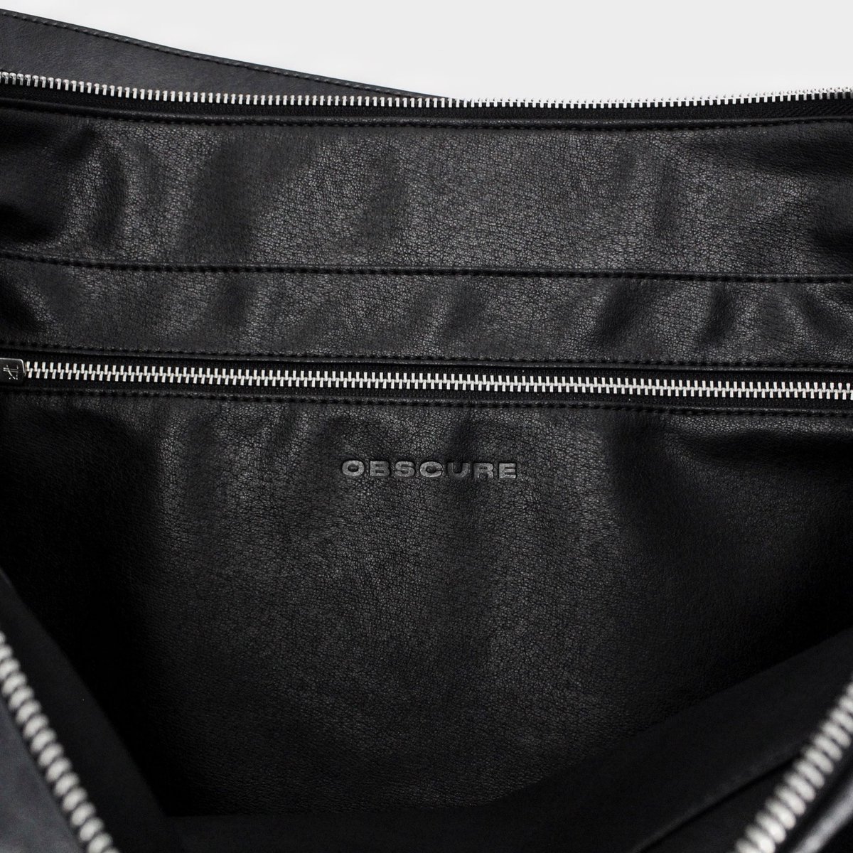 SeanAlequin's tweet photo. OBSCURE TRAVELERS BAG 

FEATURING:

• EXCELLA JAPAN ZIPPERS
��� CALF SKIN LEATHER
• PIG SKIN LINING 

AND A POCKET SUITABLE FOR A IPAD PRO OR MACBOOK AIR 

THIS IS A BAG FOR THE CREATIVE INDIVIDUAL(S) https://t.co/gXy9HaCEHo