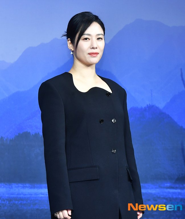 IHaveALover's tweet photo. so gorgeous hyunjoo 😍

#kimhyunjoo #김현주 #thebequeathed #선산 https://t.co/JGRkVC7nCl