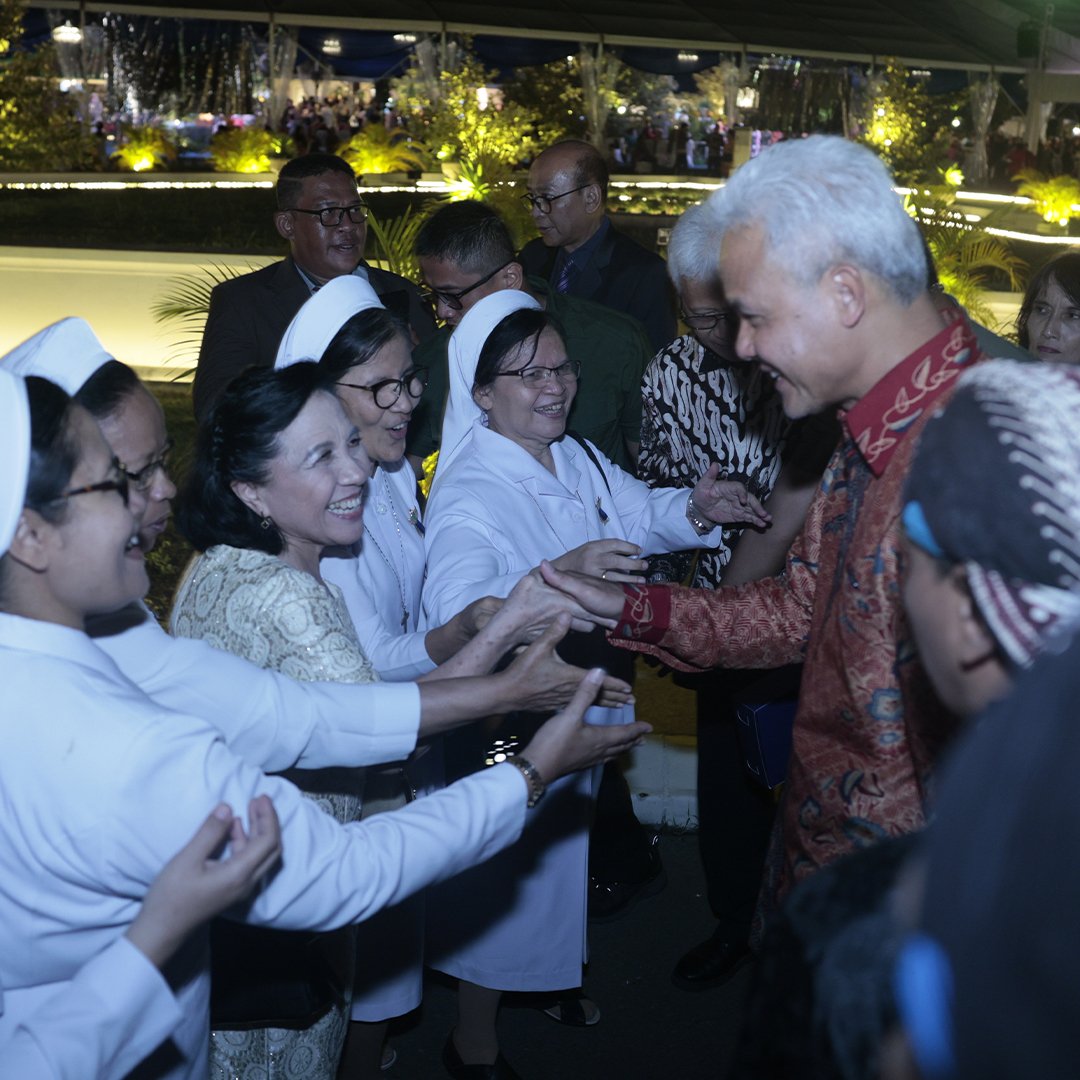 Saya senang bisa ikut merasakan kebahagiaan sahabat saya, Gusti Pakualam X, yang kemarin menikahkan putra bungsunya, BPH Kusumo Kuntonugroho. 

Semoga rumah tangga kedua mempelai senantiasa dikaruniai kebahagiaan lahir bathin, sakinah, mawadah, warahmah.

#GanjarMahfud2024