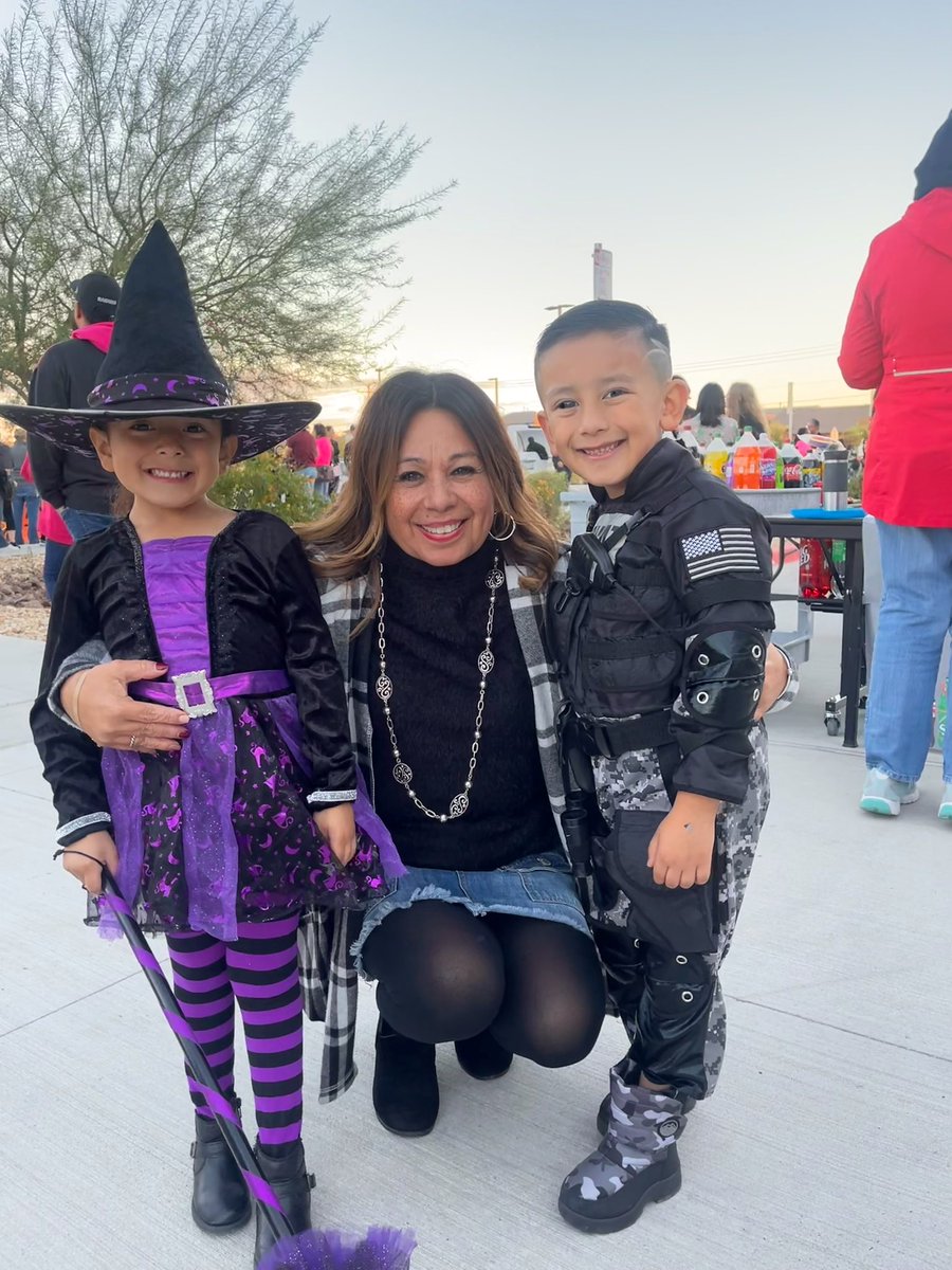 NikkiG_CTES's tweet photo. I am honored to be recognized as my school’s teacher of the year, but I’d love to recognize a true teacher of a lifetime. @AWeatherly_CTES , I hope to be half the amazing educator you were. You truly were a blessing to my family and my babies . Thank you for everything 💔 https://t.co/dExkwErWQN