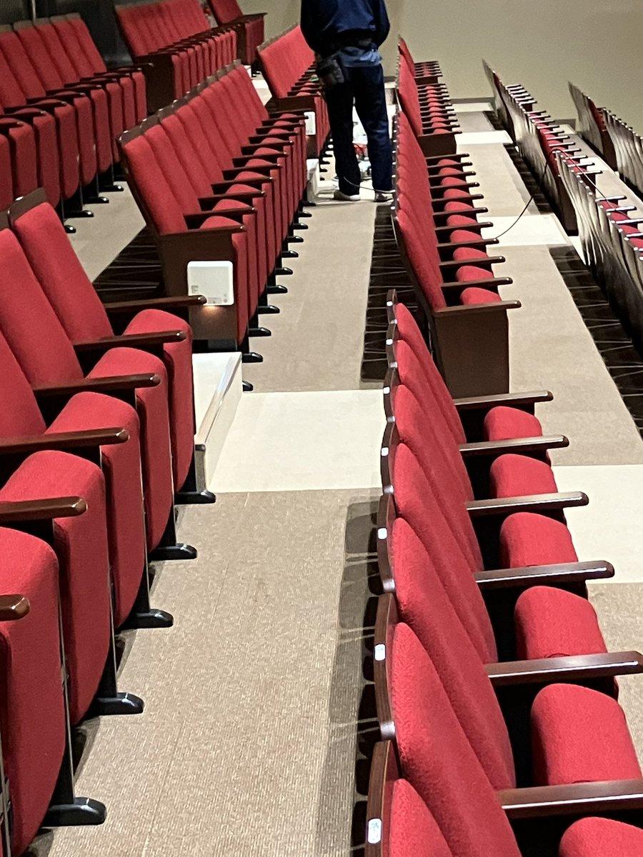 ビルメン新年一発目のお仕事は
成人式で使ったホールのカーペットクリーニングです！

遅れましたが
新成人の皆様
ご成人おめでとうございます🎉