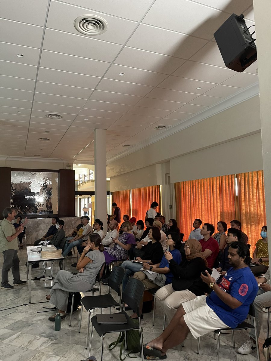 configlight's tweet image. Day 1 of our 4 day Bangkok Social Lighting in Urban Design Workshop with South East Asian practitioners @Donslater00 outlines aims and what we mean by ‘the social’ @KMUTT @LSEsociology @LUCIassociation @ElettraB #bangkoksociallighting #sociallighting #sociallightingunurbandesign