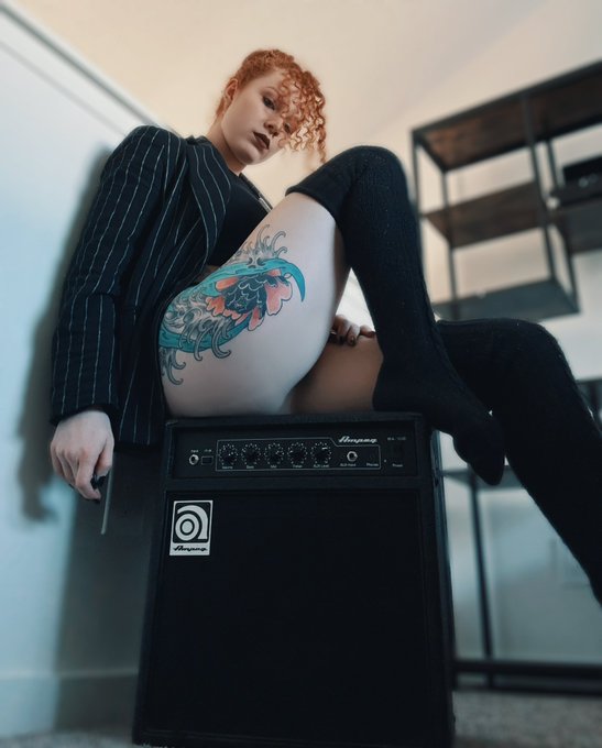 To be honest I need to find a new chair. My amp doesn&rsquo;t deserve this. Any applicants? https://t.co/J