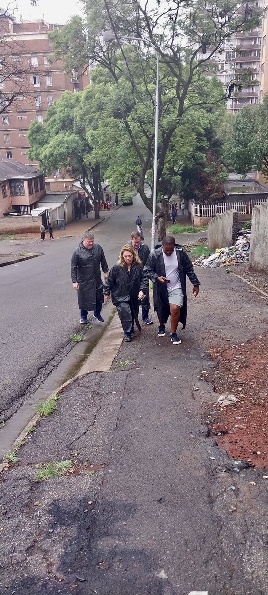 DlalaNje's tweet image. 🤩 #WeAreSoBack! 🤩

Kicking off 2024 with a bang 💥

This week @dlalanje piloted an educational immersion with @ohiou’s Center for International Studies 🌍 

Looking forward to hosting a full cohort of students midway through 2024 🫱🏿‍🫲🏽

#PonteLove #ImmersiveEducation