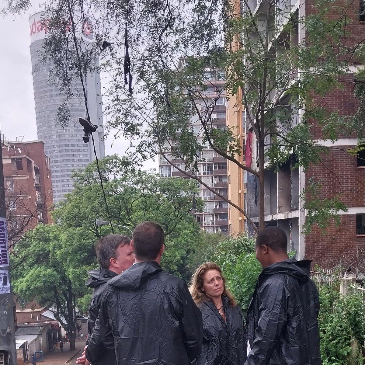 DlalaNje's tweet image. 🤩 #WeAreSoBack! 🤩

Kicking off 2024 with a bang 💥

This week @dlalanje piloted an educational immersion with @ohiou’s Center for International Studies 🌍 

Looking forward to hosting a full cohort of students midway through 2024 🫱🏿‍🫲🏽

#PonteLove #ImmersiveEducation