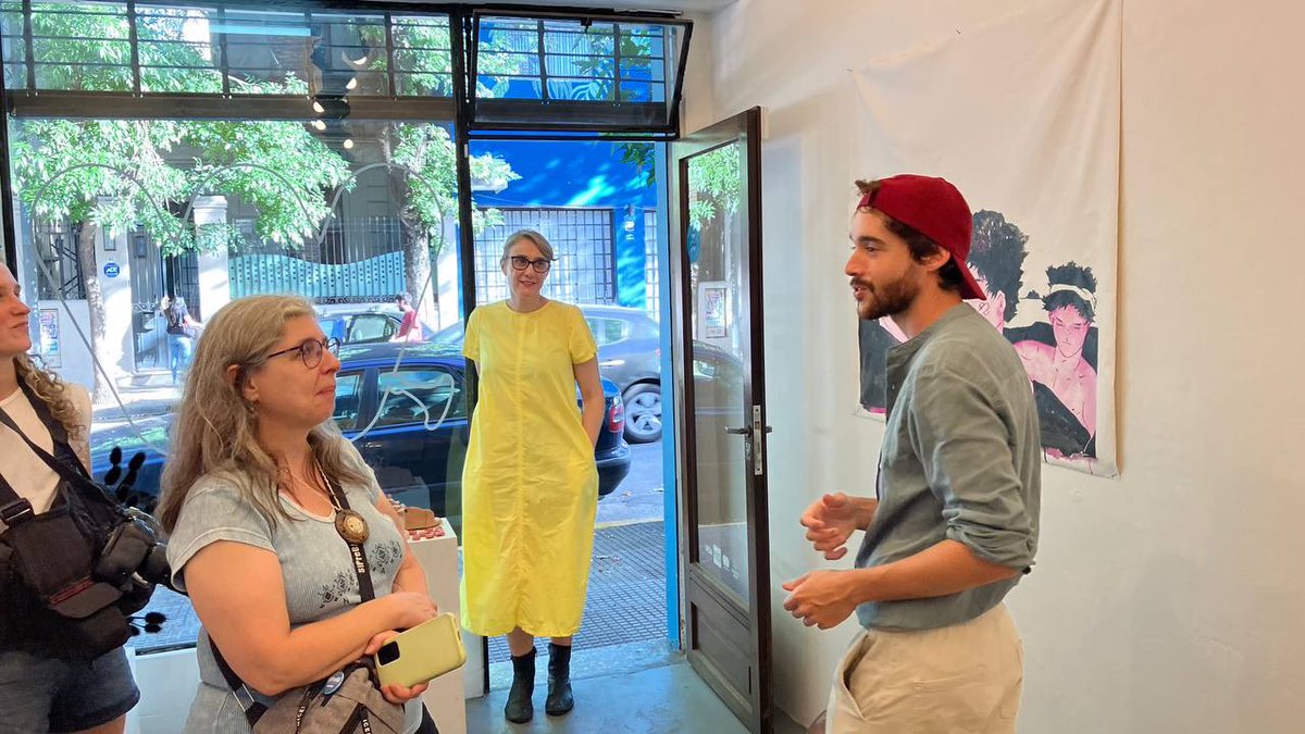 FabroTranchida's tweet photo. Hoy la periodista Marina Sepúlveda de @AgenciaTelam  visitó nuestra galería Wunsch para hablar con @fabrotranchida sobre su nuevo solo-show «Hotsa (hagiografías de barrio) No se lo pierdan ! https://t.co/hh69euycs6