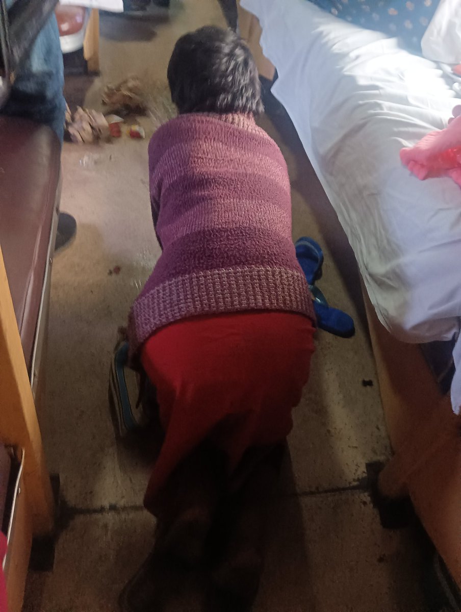 ProshenjitRoy2's tweet photo. This is the condition of Agartala Sealdah train 13174 where one minor cleaning the floor in B3 coach, it's really very painful.

No housekeeping team since morning.
@IRCTCofficial
@IndianRailMedia @RailMinIndia https://t.co/CriyxQFk2z