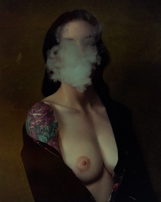 You guys what pic should be on my AVN badge? https://t.co/gAIvcp9nqa