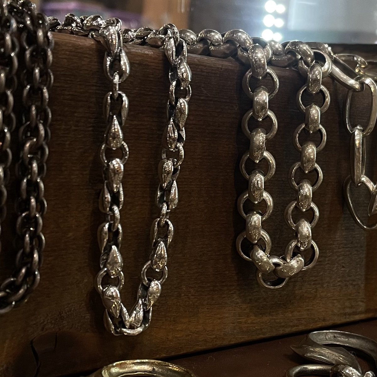 horizon_t's tweet photo. New
-silver hook- ¥33,233-(tax in)
-Wallet chain- ¥70,000-(tax in)
-oriental strap- ¥7,720-(tax in)
・渋く決まるアイテム!間違いなし!!
#silver #silverhook #walletchain #orientalstrap
#accessory #horizon #horizontachikawa #tachikawa https://t.co/svffZknRv3