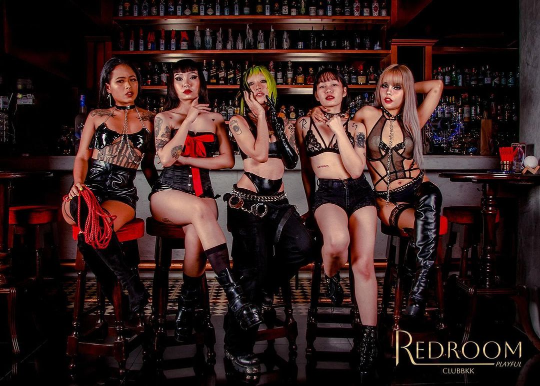 Bangkokboy17's tweet photo. The girls of the new Red Room fetish club Bangkok that is opening tonight Friday 12 January at the 3rd floor of VELVET nightclub and bar on Sukhumvit Soi 8:
Pic. cr.: Red Room IG .

#FetishBar https://t.co/rT4uJHmShd