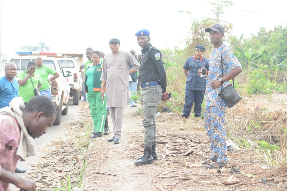 state41009's tweet photo. THE STATE GOVERNMENT IS COMMITED TO MAKE THE STATE CLEAN

The Ondo state  Commissioner for Environment, Hon. Sunday Akinwalire recently said this during an inspection/monitoring exercise to strategic areas and various dumpsites location within Akure, the state capital. https://t.co/BUNHBJj67f