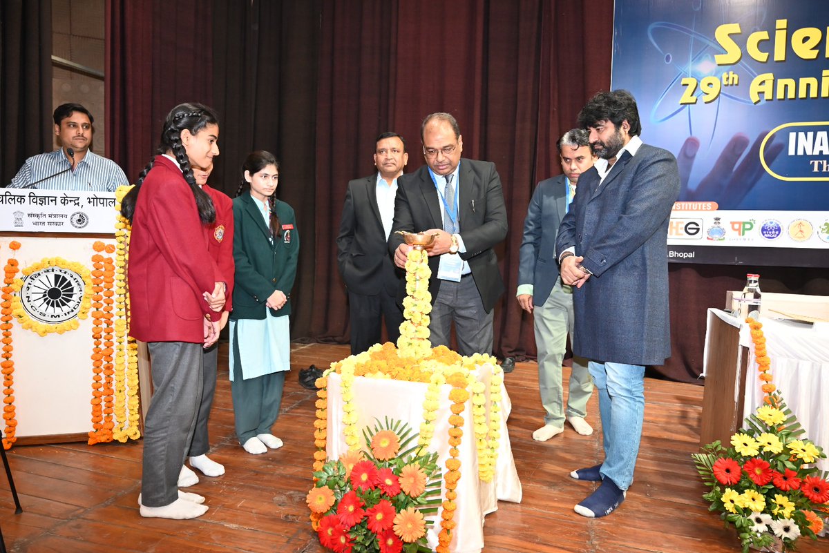ncsmgoi's tweet photo. Glimpses of #Inauguration of 𝐒𝐜𝐢𝐞𝐧𝐜𝐞 𝐅𝐢𝐞𝐬𝐭𝐚 & 𝟐𝟗𝐭𝐡 𝐀𝐧𝐧𝐢𝐯𝐞𝐫𝐬𝐚𝐫𝐲 𝐂𝐞𝐥𝐞𝐛𝐫𝐚𝐭𝐢𝐨𝐧 𝐨𝐟 𝐭𝐡𝐞 𝐂𝐞𝐧𝐭𝐫𝐞, at @rscbhopal, a unit of @ncsmgoi, @MinOfCultureGoI, on January 11, 2024.
#ScienceFiesta #Anniversary https://t.co/0N2hqc6WUP
