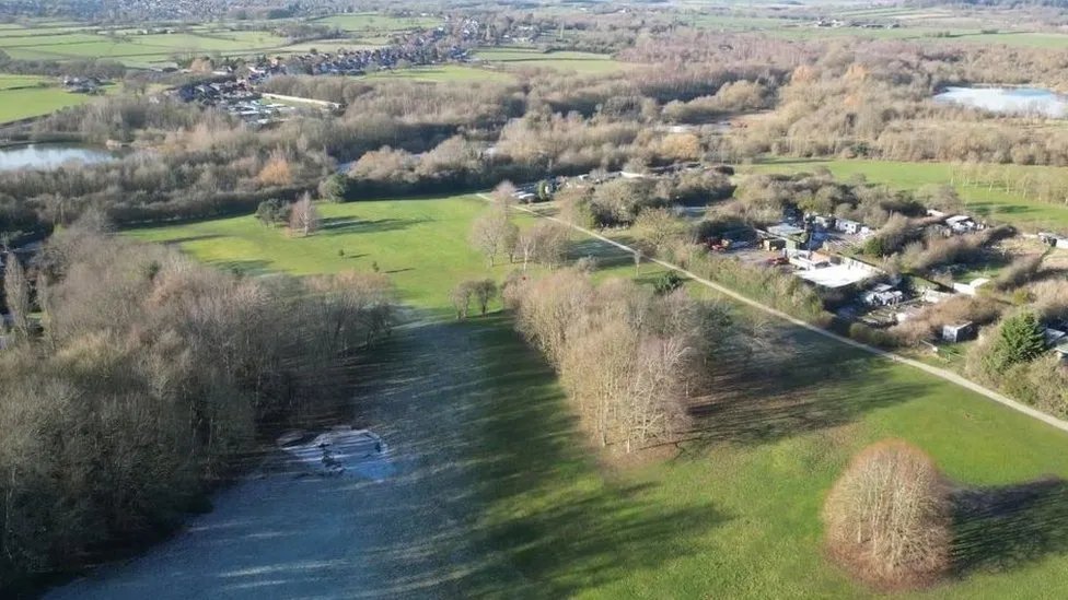 Plans to turn a former golf course in ilkeston, Derbyshire into a new nature reserve are set to move forward. The Pewit golf course closed in 2022 due to 'substantial financial losses'

A similar golf course rewilding is underway in Allestree Park, Derby

bbc.co.uk/news/uk-englan…