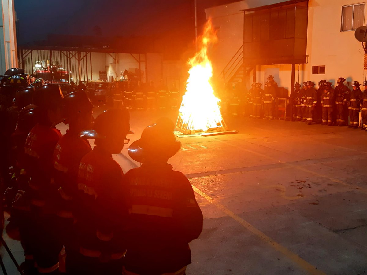 SeptimaCbls's tweet photo. El dia de hoy personal de la Septima Compañia asistio a ceremonia desarrollada por el Cuerpo de Bomberos de La Serena en honor a la partida de Don Julio Villouta Carpinello (Q.E.P.D.). https://t.co/jqMGOVhox4
