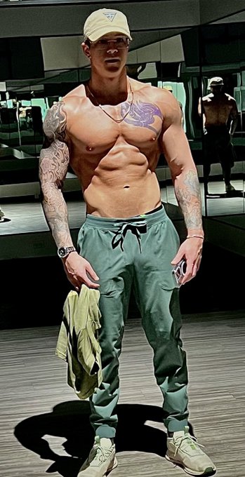 Crazy pump today, thanks coach 🙏 https://t.co/toE6uXqkPk