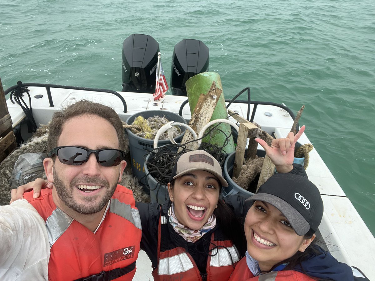 Cleanthisb_up's tweet photo. Starting the year strong with @LOUISAGUIRRE @AndrewOtazo @BiscayneNPS ! 1500 lbs removed today from Biscayne National Park! #SaveBiscayneBay #OceanCleanup #Miami https://t.co/pJszdu9o5x