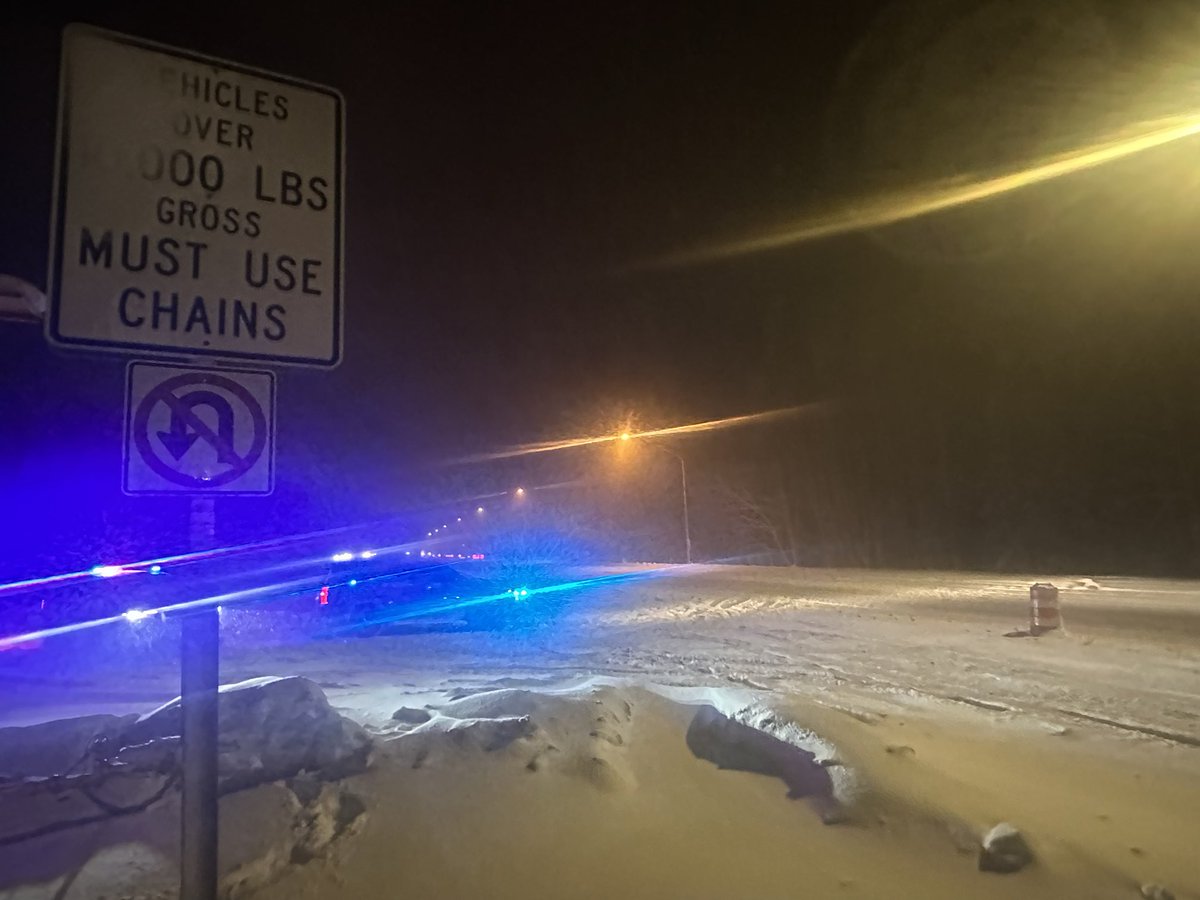 wspd2pio's tweet photo. #ChainEnforcement still going on to help keep the pass open! https://t.co/QxgAY65Lzg
