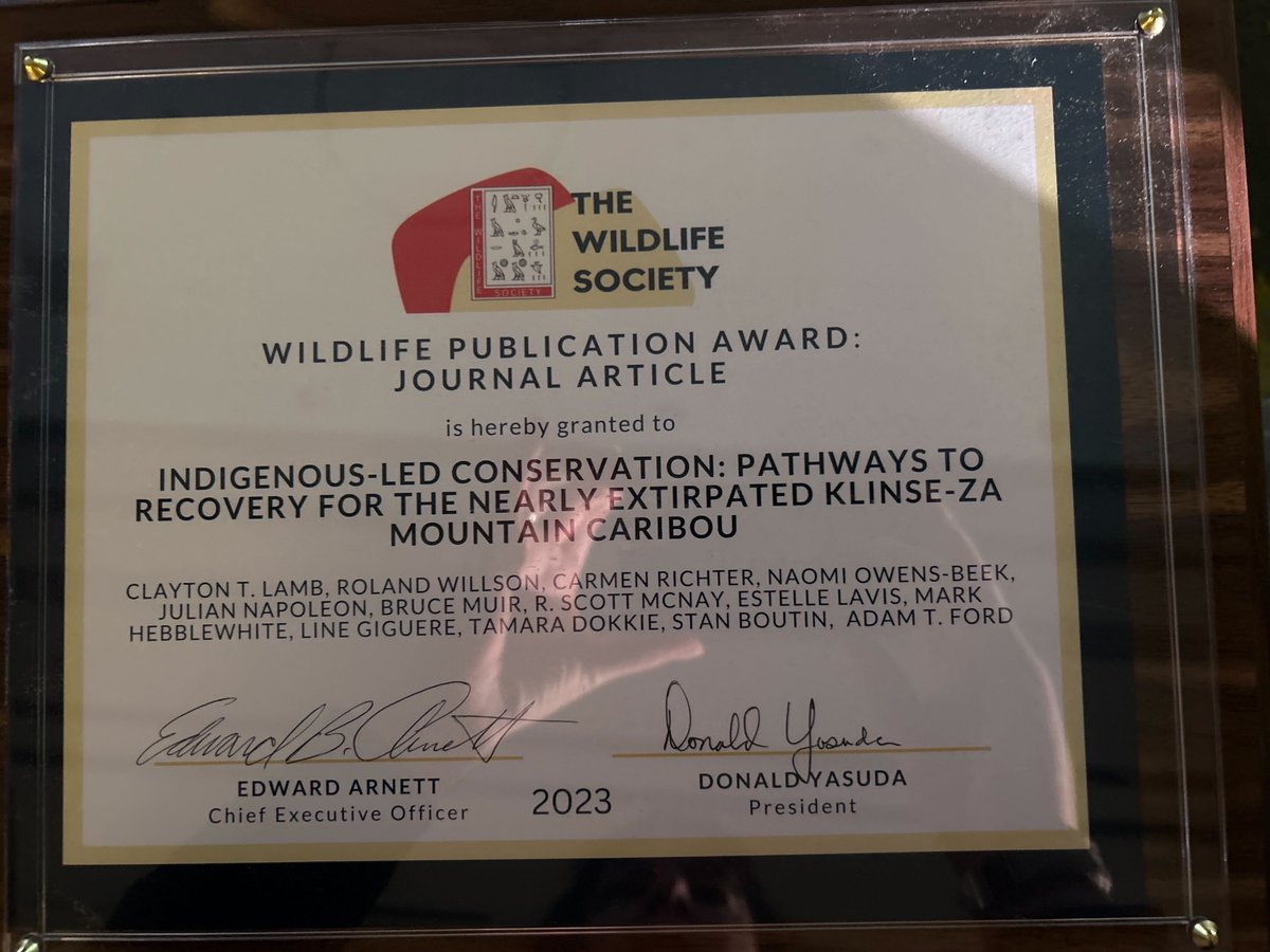 adamTford's tweet photo. Reflecting on a 2023 victory, with #WiRELab members @ClaytonTLamb & Carmen Richter, collaborators @dunnezaman @HebblewhiteLab, and many others.
This plaque was shared in Kentucky and now lives in the Treaty 8 lands of the mountain caribou. https://t.co/XgFheQmMT4