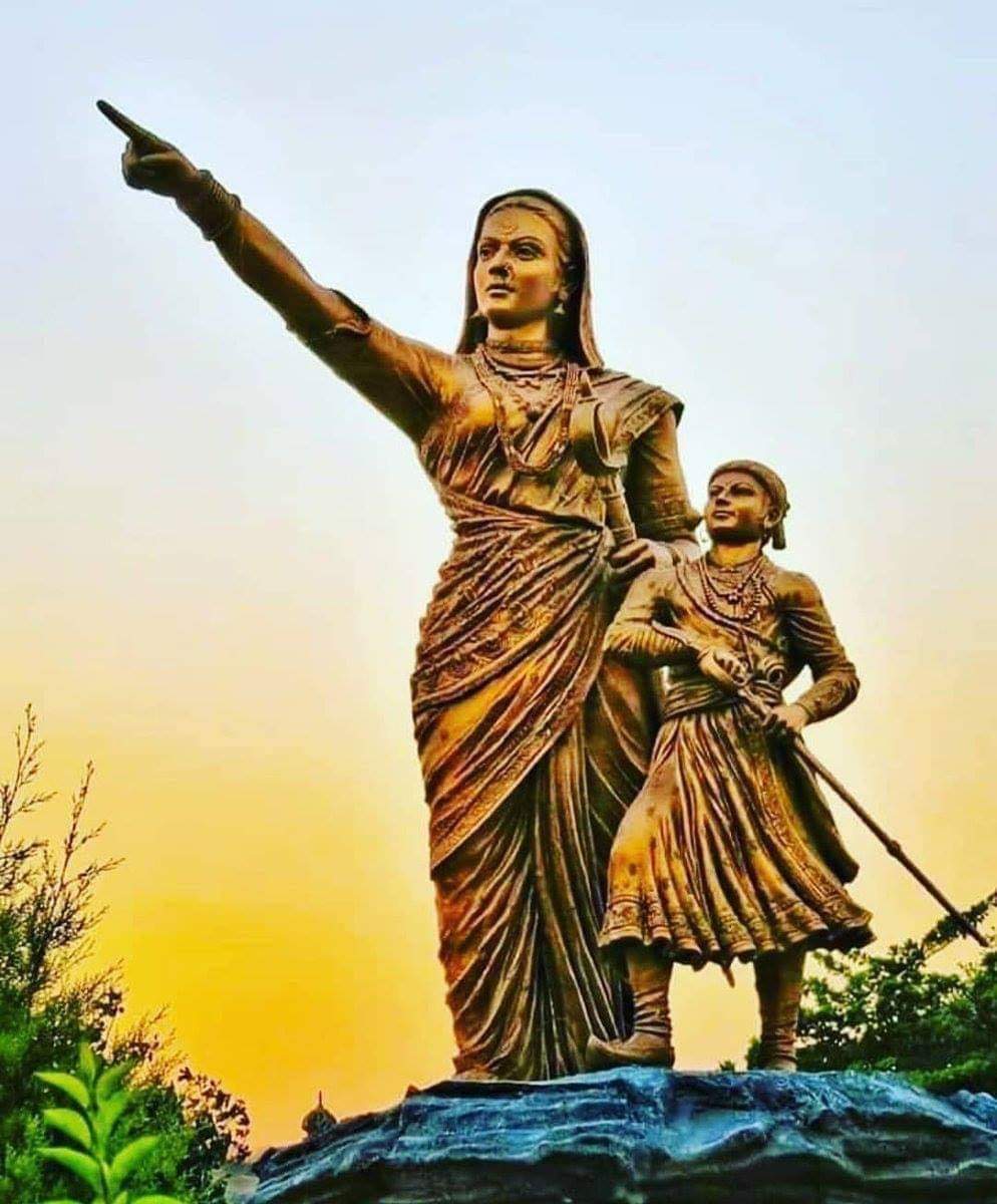 हिन्दवी स्वराज के संस्थापक छत्रपति शिवाजी महाराज की जननी, मराठा गौरव, साहस एवं त्याग की प्रतिमूर्ति तथा भारतीय नारी शक्ति की अतुलनीय प्रतीक, वीरांगना राजमाता जीजाबाई जी की जयंती पर उन्हें कोटि-कोटि नमन।