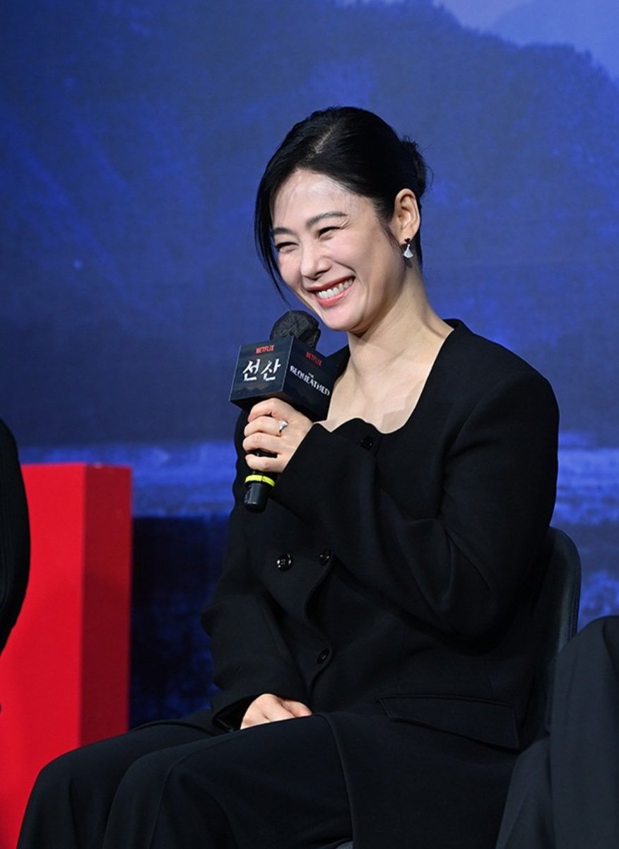 IHaveALover's tweet photo. finally, I saw her gummy smile again🥹❤️

#kimhyunjoo #김현주 #thebequeathed #선산 https://t.co/3vZ6xyTtVM