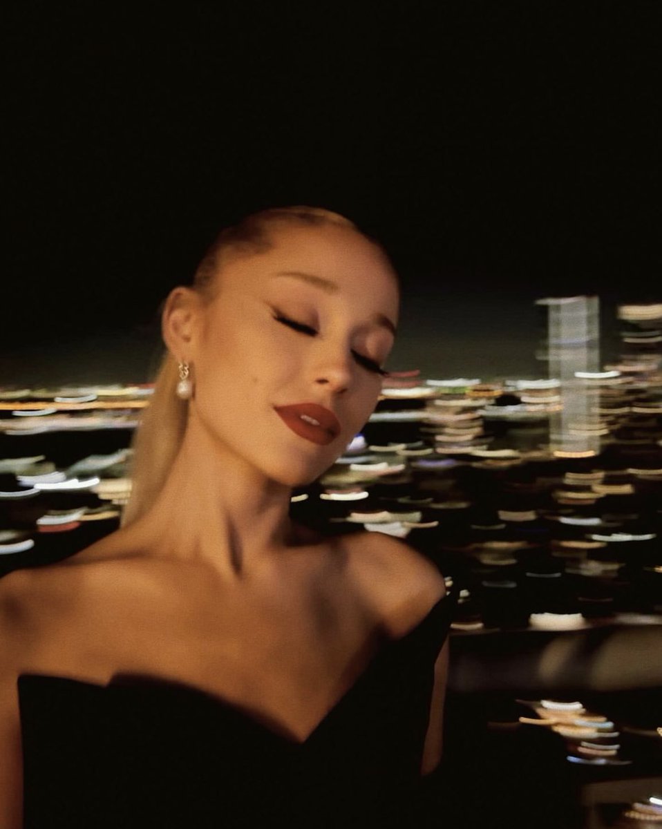 infoari's tweet photo. “O que é da sua conta é da sua conta, e o que é da minha é da minha
Por que se importa tanto com em qual pau eu sento?”

- Ariana Grande em “yes, and?”. https://t.co/HCnTuZRfSM