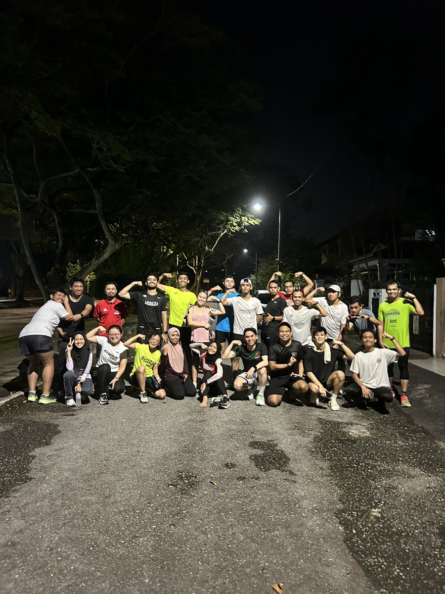 chxrmnjy_'s tweet image. Weekly mileage still going strong. But already feeling the fatigue, so taking it slowly. Don't want to put too much pressure on my legs. *sebab takut kaki sakit balik* 

Side 📝- Pain is so much tolerable now.🥹

#445amsession #kyserunkrew #togetherweattaingreatmiles