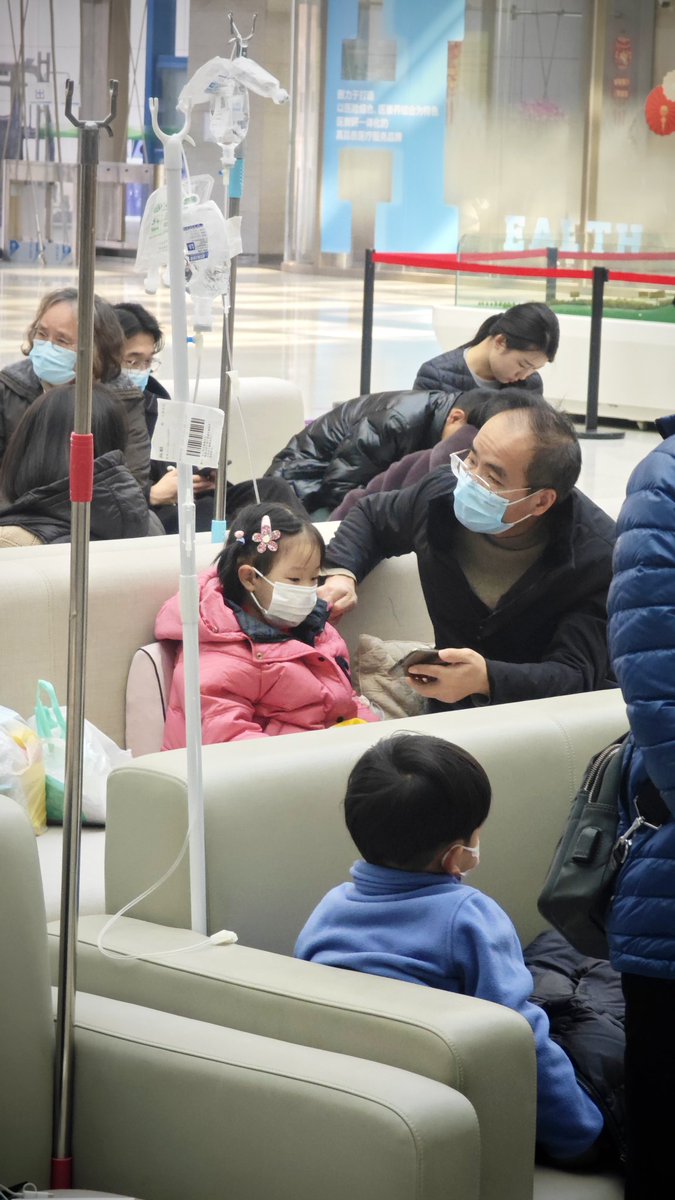 SpringManer's tweet photo. 医院好多小朋友，地狱开局。😷 https://t.co/EbXtjiUyNE