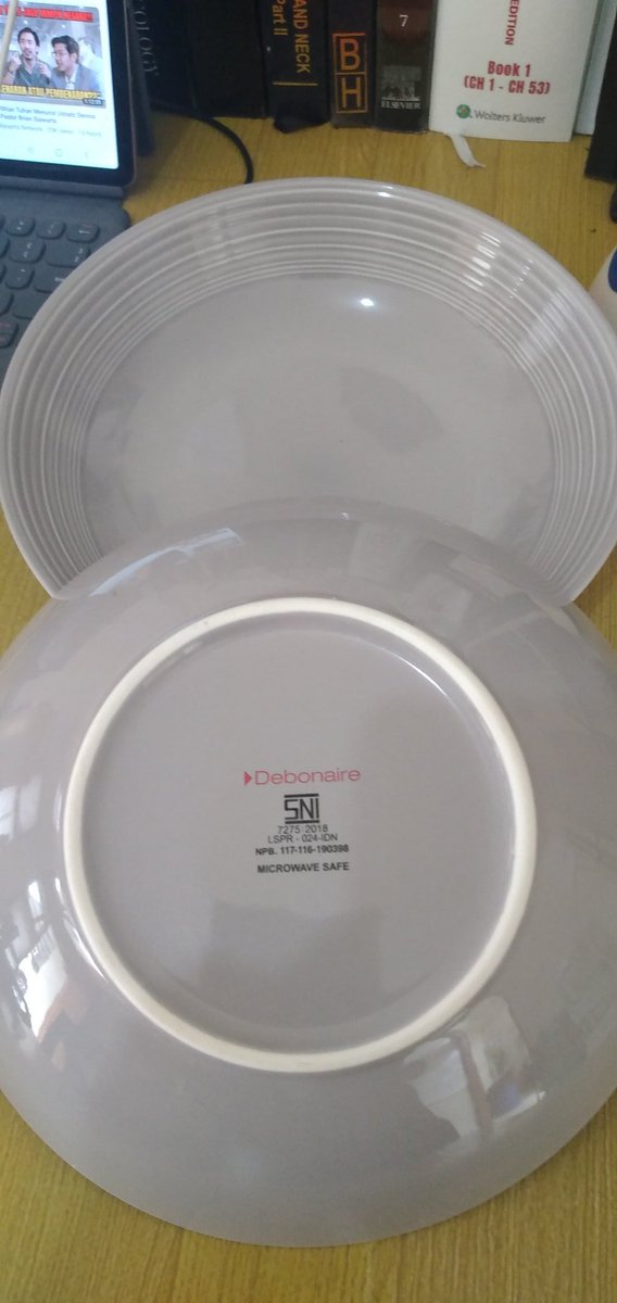 dhina_ys's tweet photo. @falla_adinda Beli di Yogya https://t.co/5qJAWDpSm5. diameter dalam 11cm, luar 22cm. Tinggi 4cm. Beratnya pas. Ngga terlalu ringan (i love it)
Buat makan nasi lauk keringan, oke. Buat makan kuah2 banjir, oke. https://t.co/pBdH7dRiKS