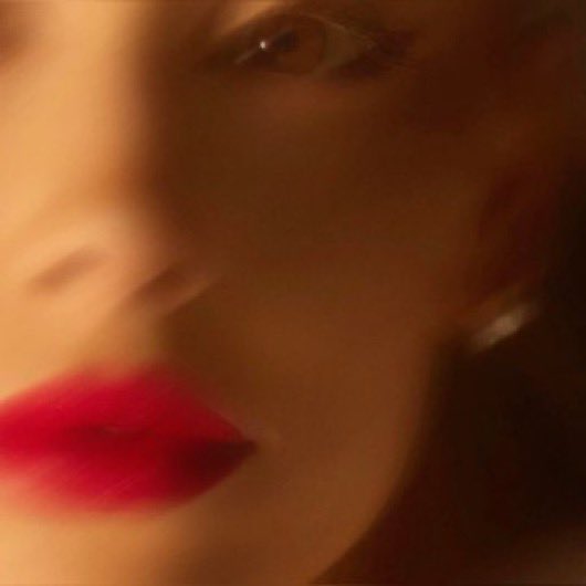 tracklist's tweet image. “O que é da sua conta é da sua conta, e o que é da minha é da minha Por que se importa tanto com em qual pau eu sento?”

- Ariana Grande na letra de #yesand