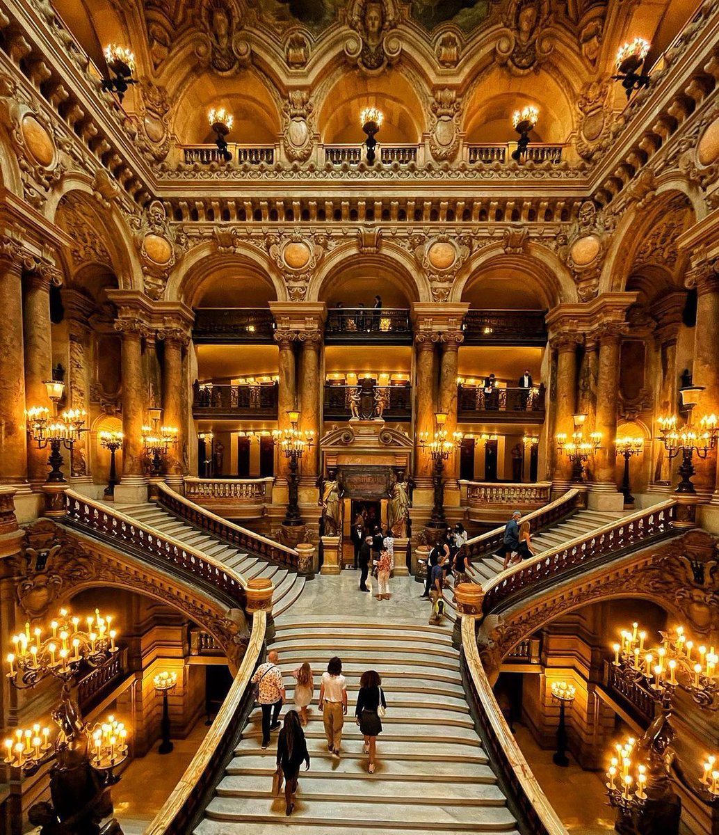 IconicSettings's tweet photo. Top 10 most beautiful opera houses in Europe: A Thread 🧵

Palais Garnier, Paris, France 🇫🇷 https://t.co/lYvmLNEtI0