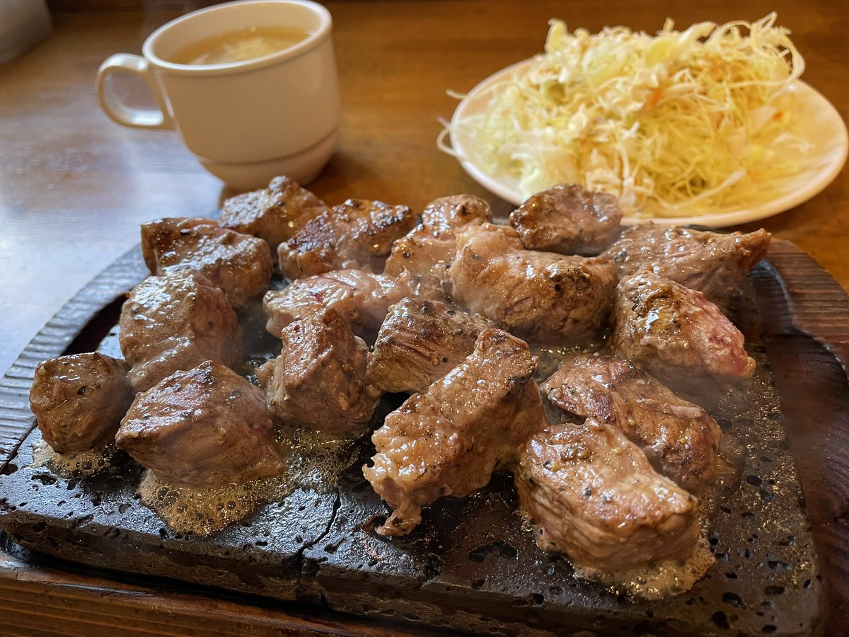 satoyu13's tweet photo. 沖縄の初外食は…
やっぱりステーキ🥩

お肉が柔らかくてとても美味しいですし、
ミックススパイス極が僕好みでした！
皆さんも是非きてみてください😁

#FC琉球
#やっぱりステーキ https://t.co/Jnx1QAqprr